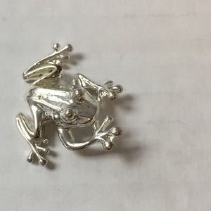 Silvertone frog charm.
